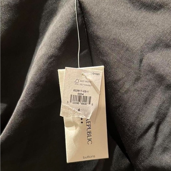 Banana republic- black cropped wrap blouse - Picture 2 of 6